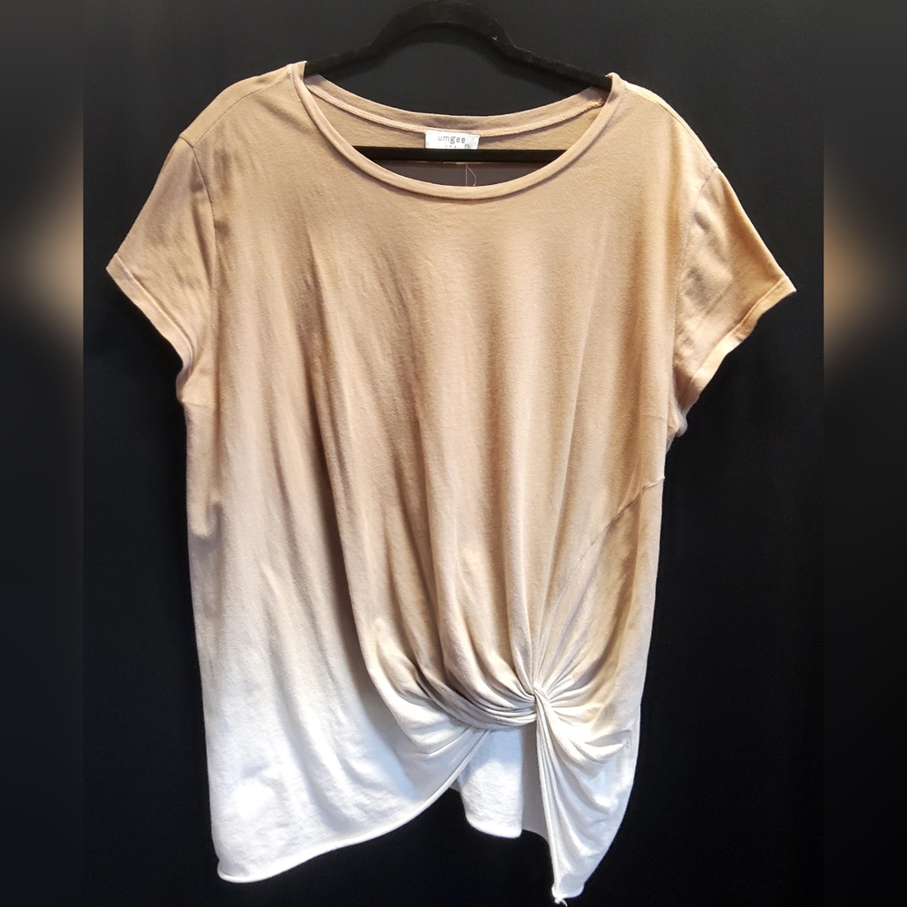 Umgee - Tan/Wht s/s twisted bottom tee.